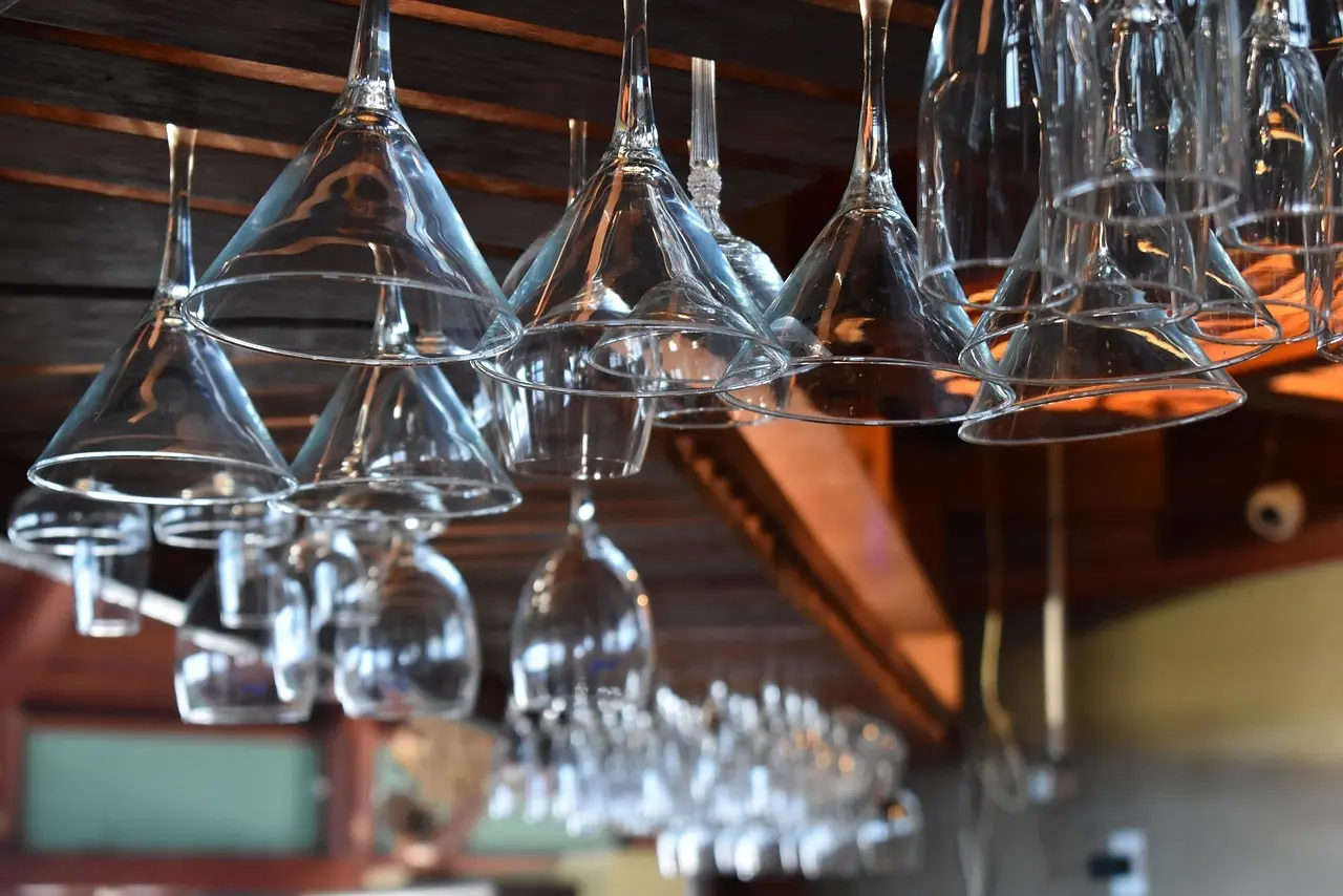 Er der cocktailshakere med indbygget si?